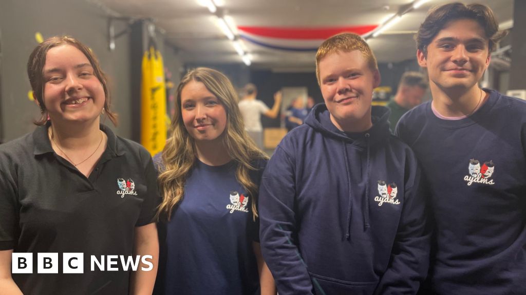 Read more about the article University applications from Wales’ 18-year-olds fall again