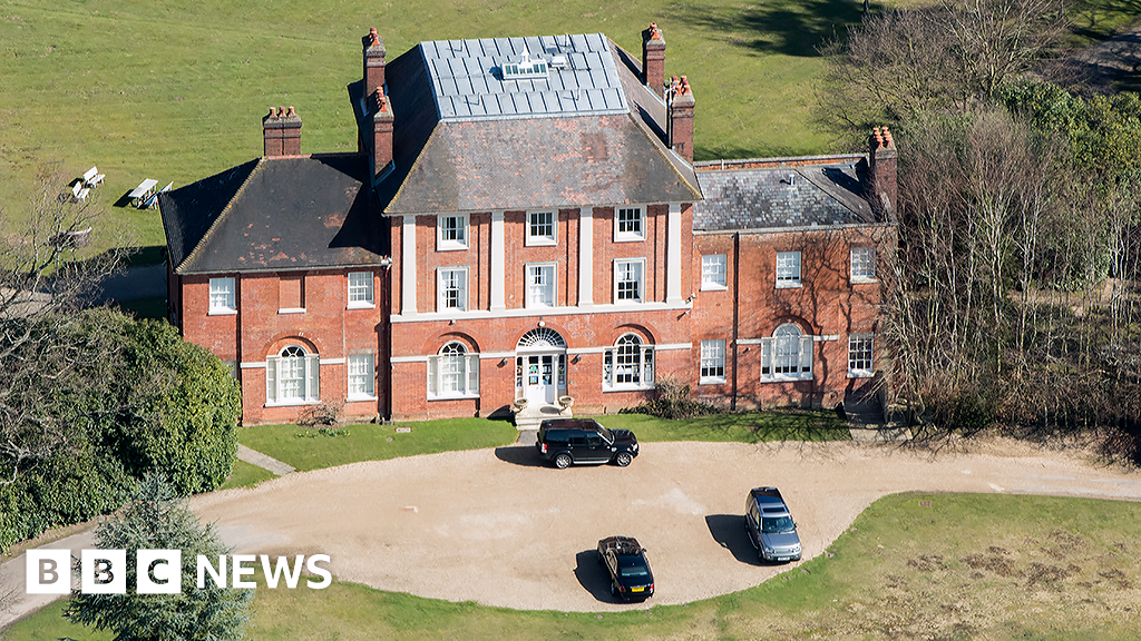 William and Kate set to move to new Windsor home Forest Lodge for 'fresh start' - Stream24 News You are currently viewing William and Kate set to move to new Windsor home Forest Lodge for ‘fresh start’