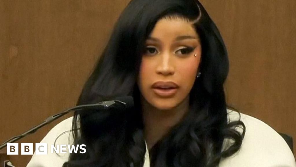 Read more about the article ‘Which one is your real hair?’ Rapper’s wigs and nails baffle lawyers in court